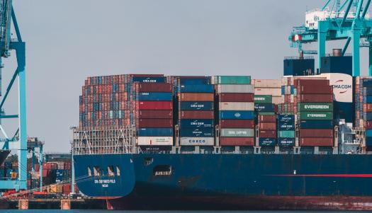 A large cargo ship carrying containers photo by yifu-wu